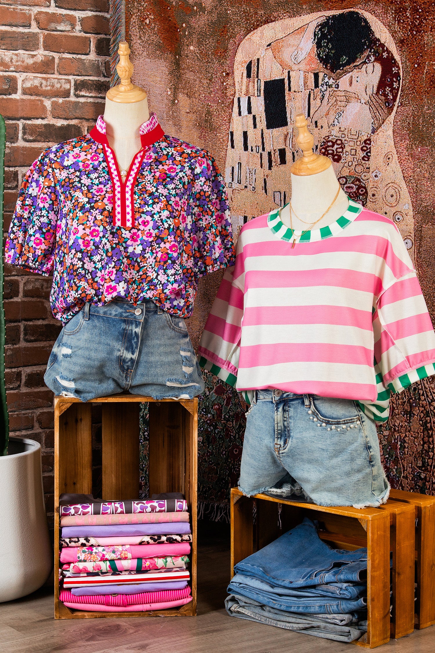 Floral Print Colorblock Trim V Neck Top