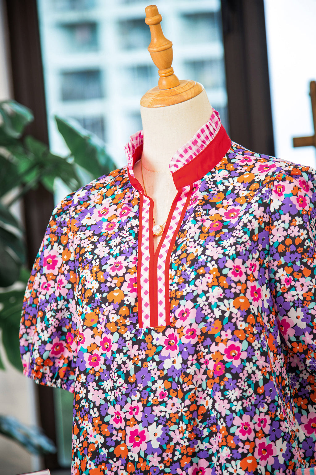 Floral Print Colorblock Trim V Neck Top