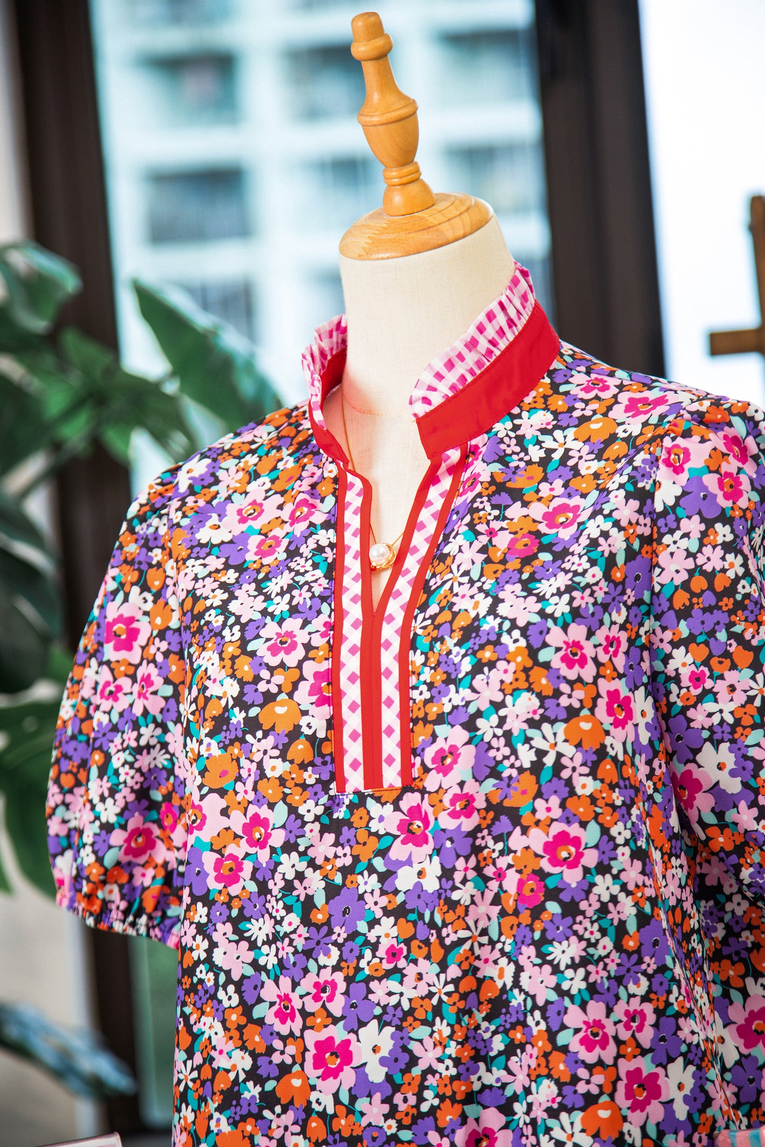 Floral Print Colorblock Trim V Neck Top
